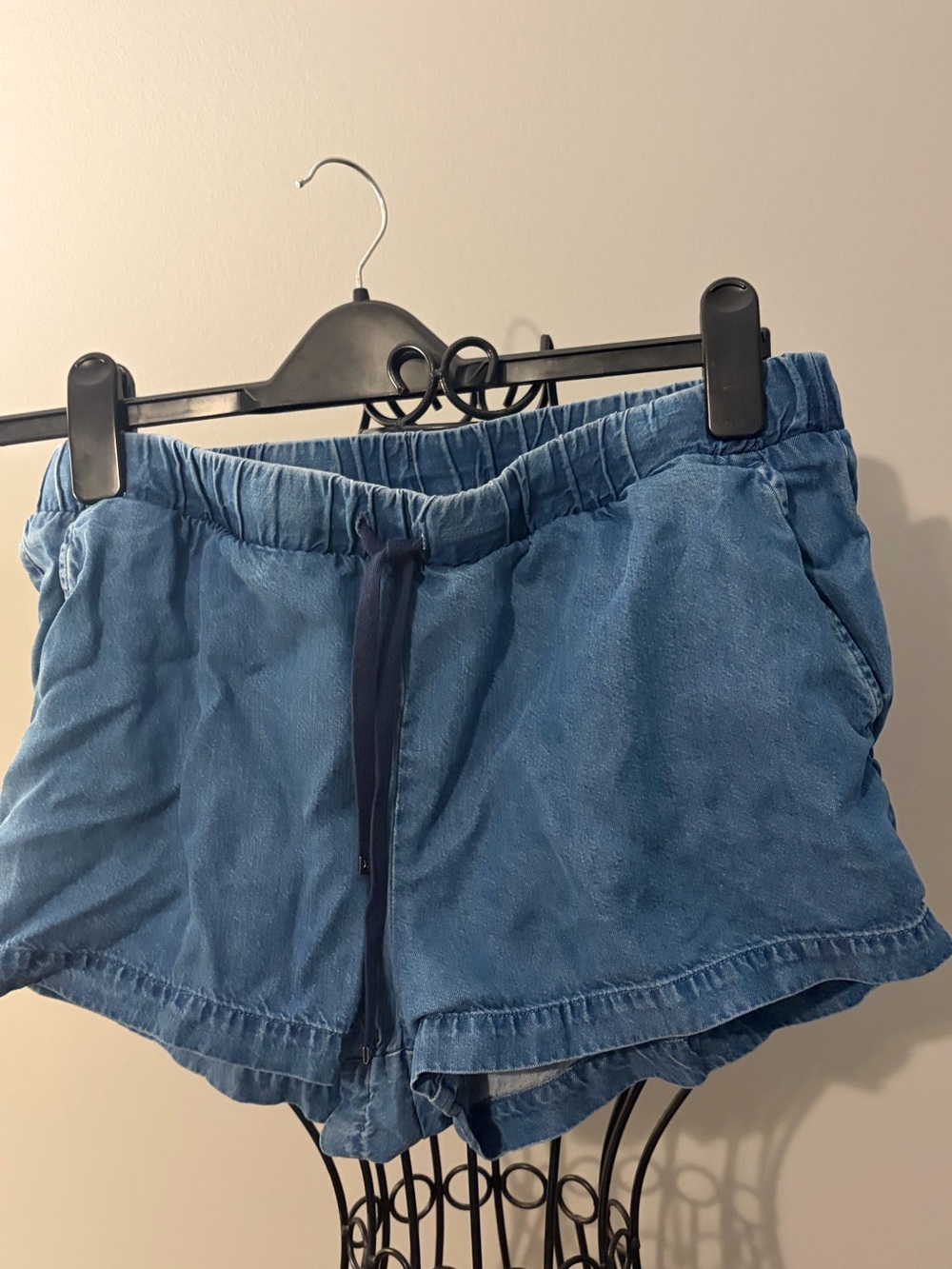 Southern Tide small Women's Blue soft Jean chambray Drawstring Shorts